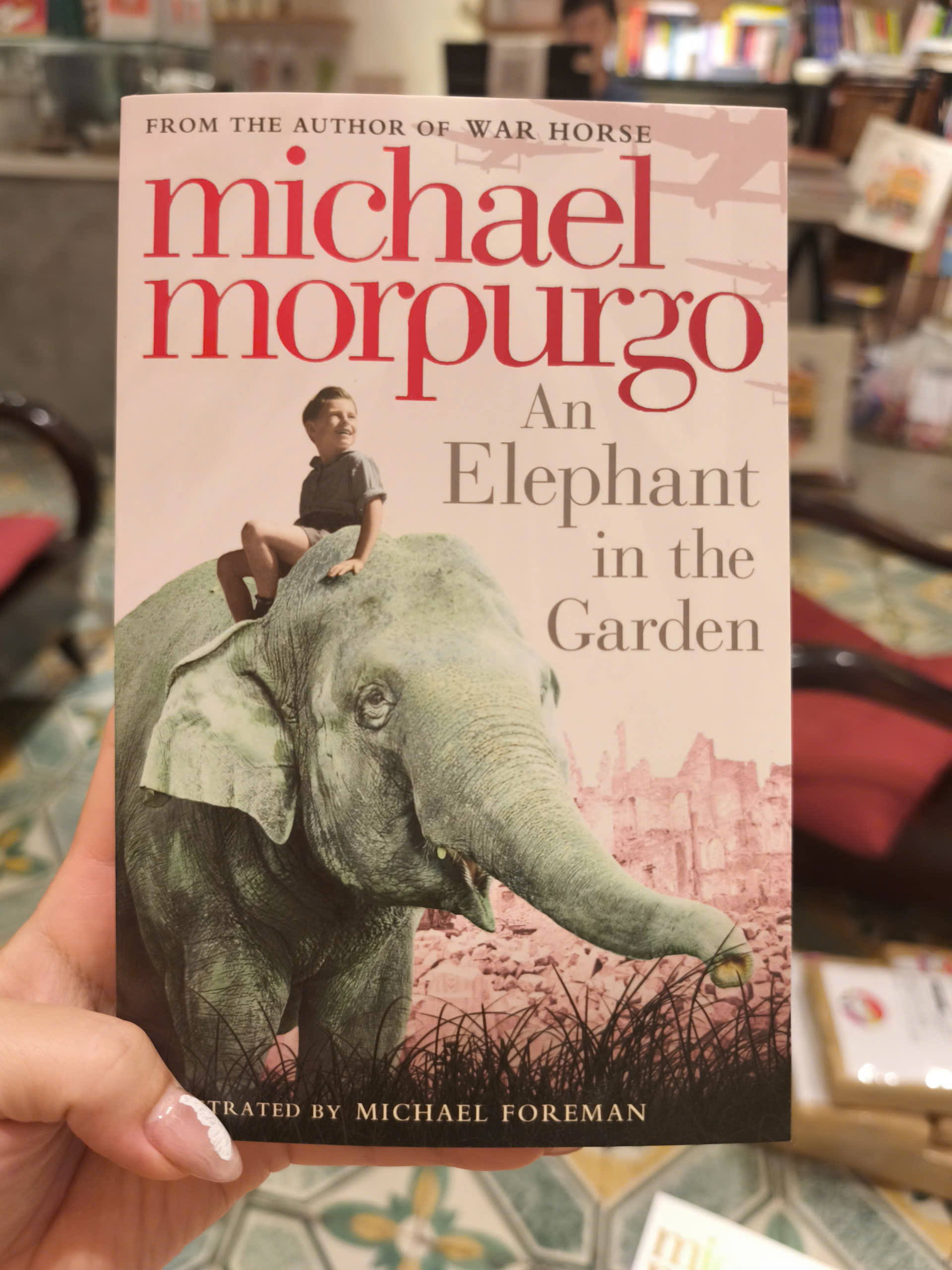 An Elephant in the Garden by Michael Morpurgo - Children Story book in English - Sách Ngoại Văn