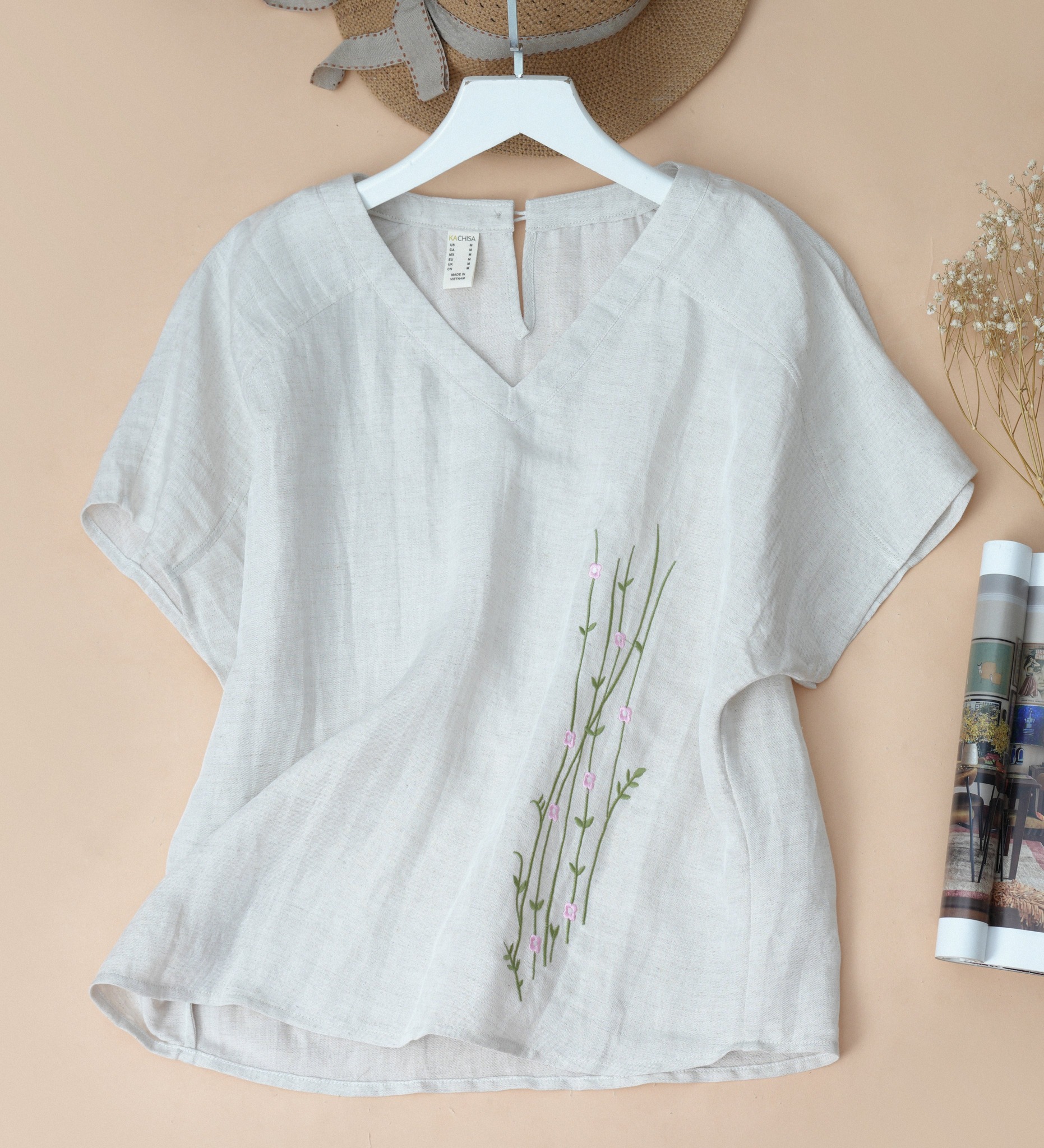 Áo Linen KACHISA cổ tim thêu họa tiết màu xám tiêu