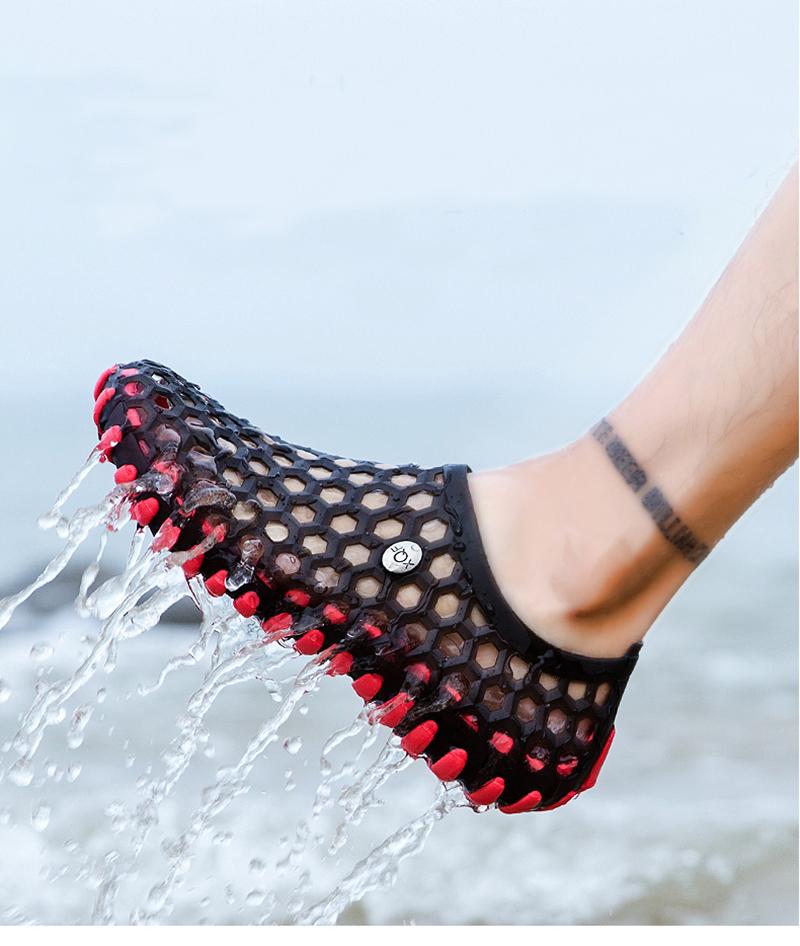 Mùa Hè 2021 Unisex Xăng Đan Guốc Vườn Giày Nữ Nhẹ Trơn Jelly Giày Dép Nam Đi Biển Giày Đế Mềm Color: black red Shoe Size: 38