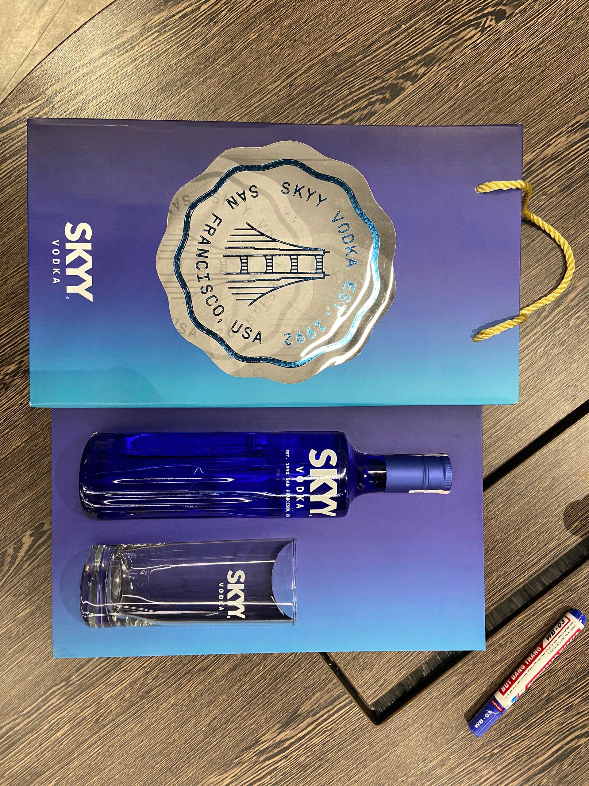 Set rượu Skyy Vodka 40% 1x0.7L