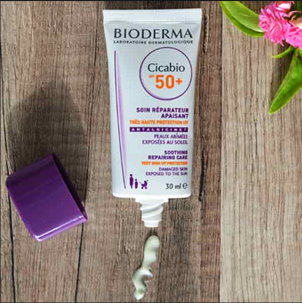 Kem Dưỡng Chống Nắng Bioderma Cicabio Spf 50+ Giúp Phục Hồi, Làm Dịu Cho Làn Da Bị Hư Tổn, Da Mỏng + Tặng Kèm 1 Móc Khóa Hình Tour Eiffel Viền Đỏ