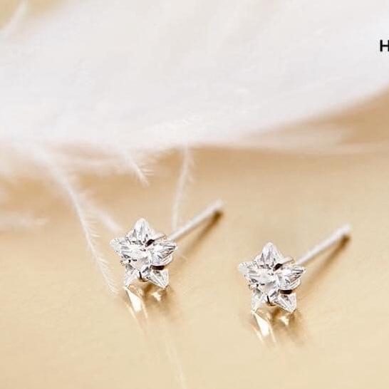 NỤ TAI BẠC HÌNH NGÔI SAO ĐÁ TRẮNG