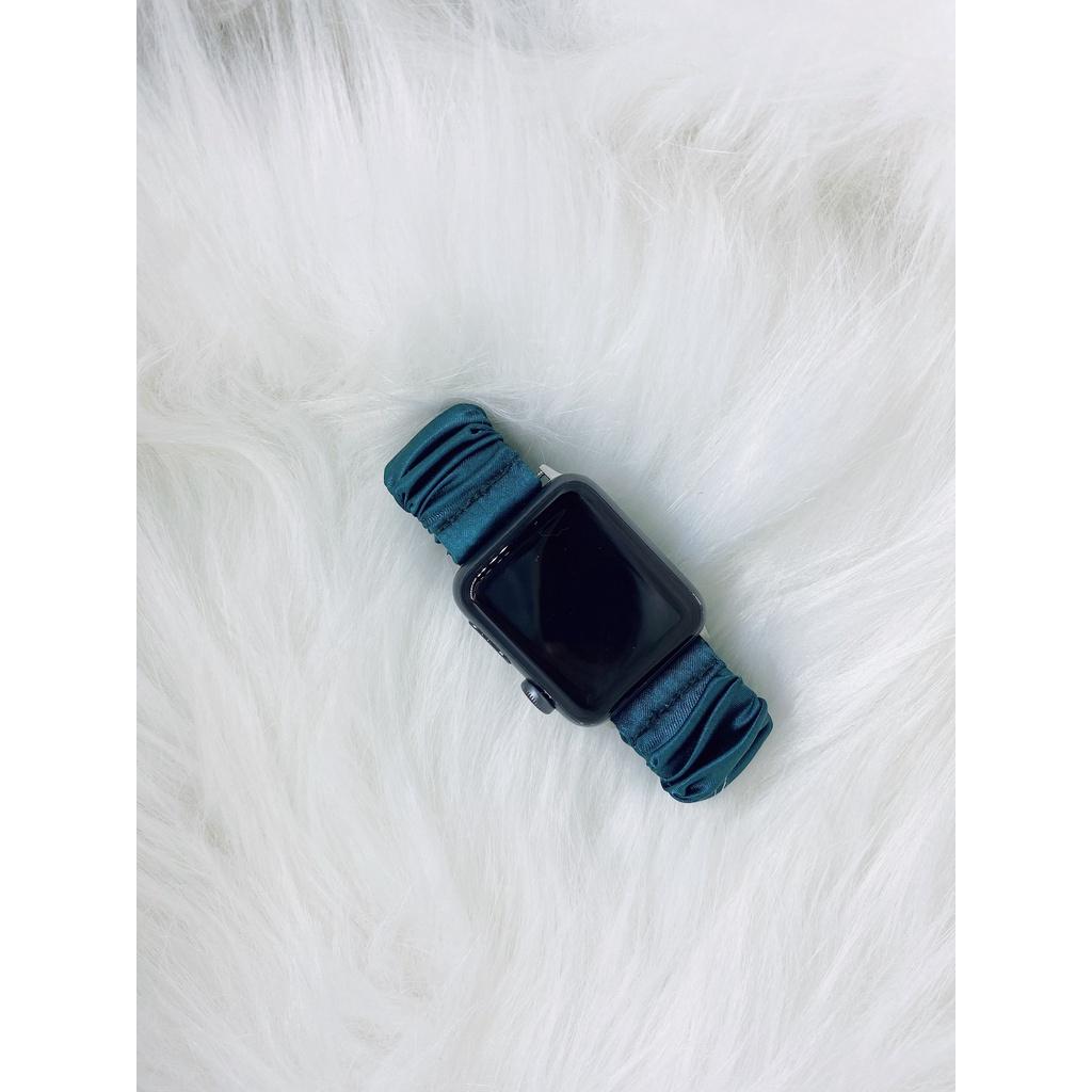 Combo dây đồng hồ apple watch và scrunchies dây cột tóc, buộc tóc vải satin lụa cao cấp xanh đậm