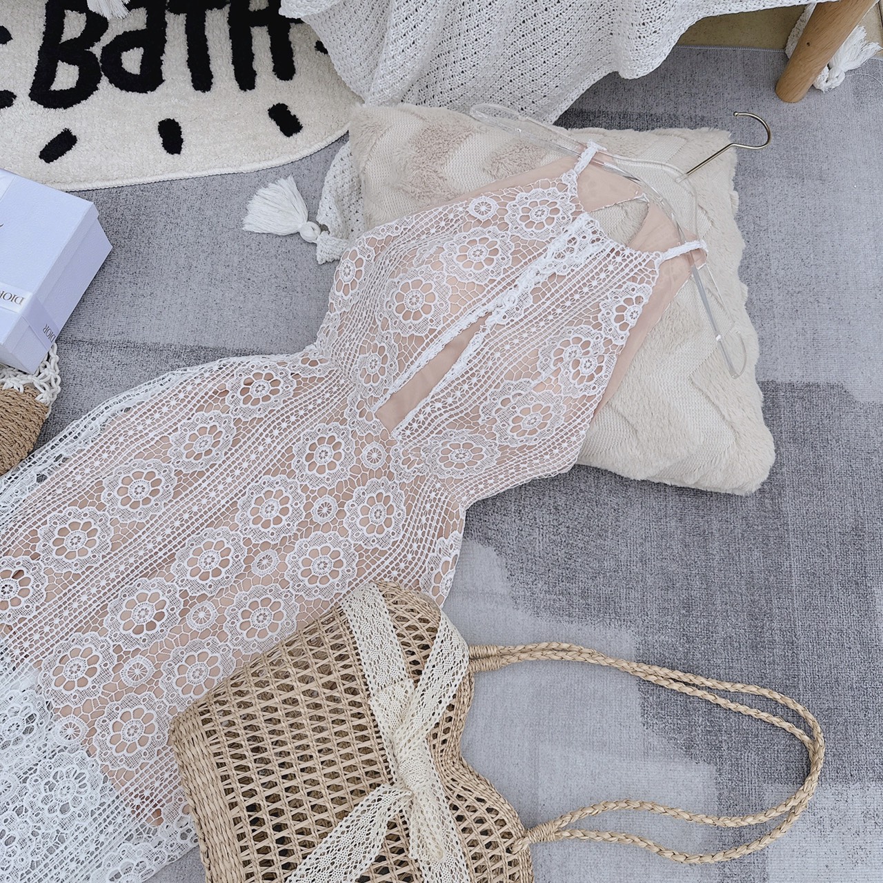 ĐẦM REN DÀI DÂY CỔ YẾM SUÔNG TRƠN ÔM BODY MIDI XẺ TÀ SAU SÁT NÁCH TRẮNG ĐI TIỆC DẠO PHỐ ĐI CHƠI