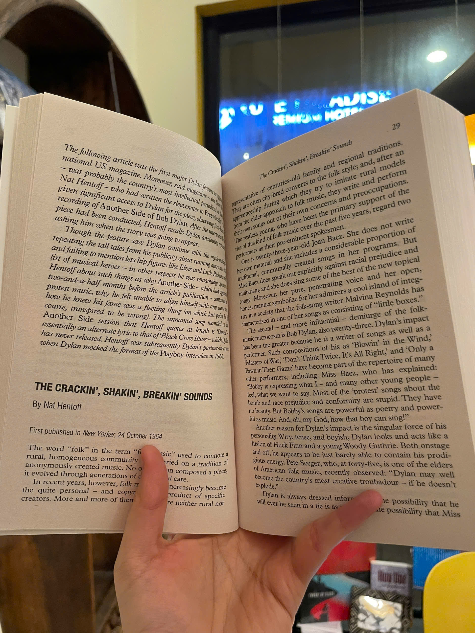 Sách - The Mammoth Book of Bob Dylan by Sean Egan | English Anthology / Biography / Poetry