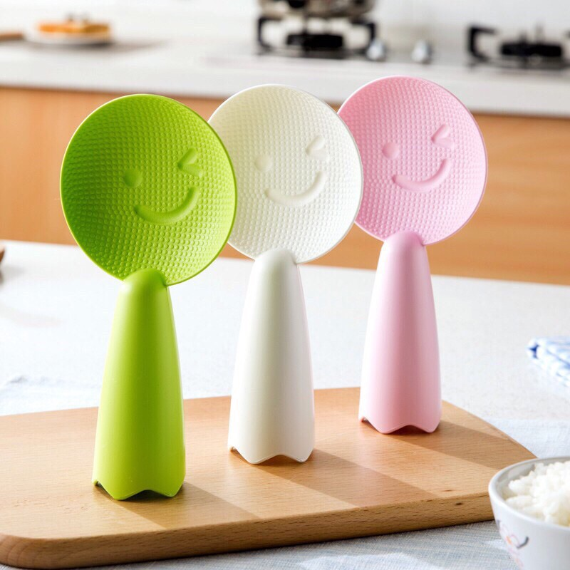 Muỗng múc cơm hình mặt cười chống dính - giao màu ngẫu nhiên