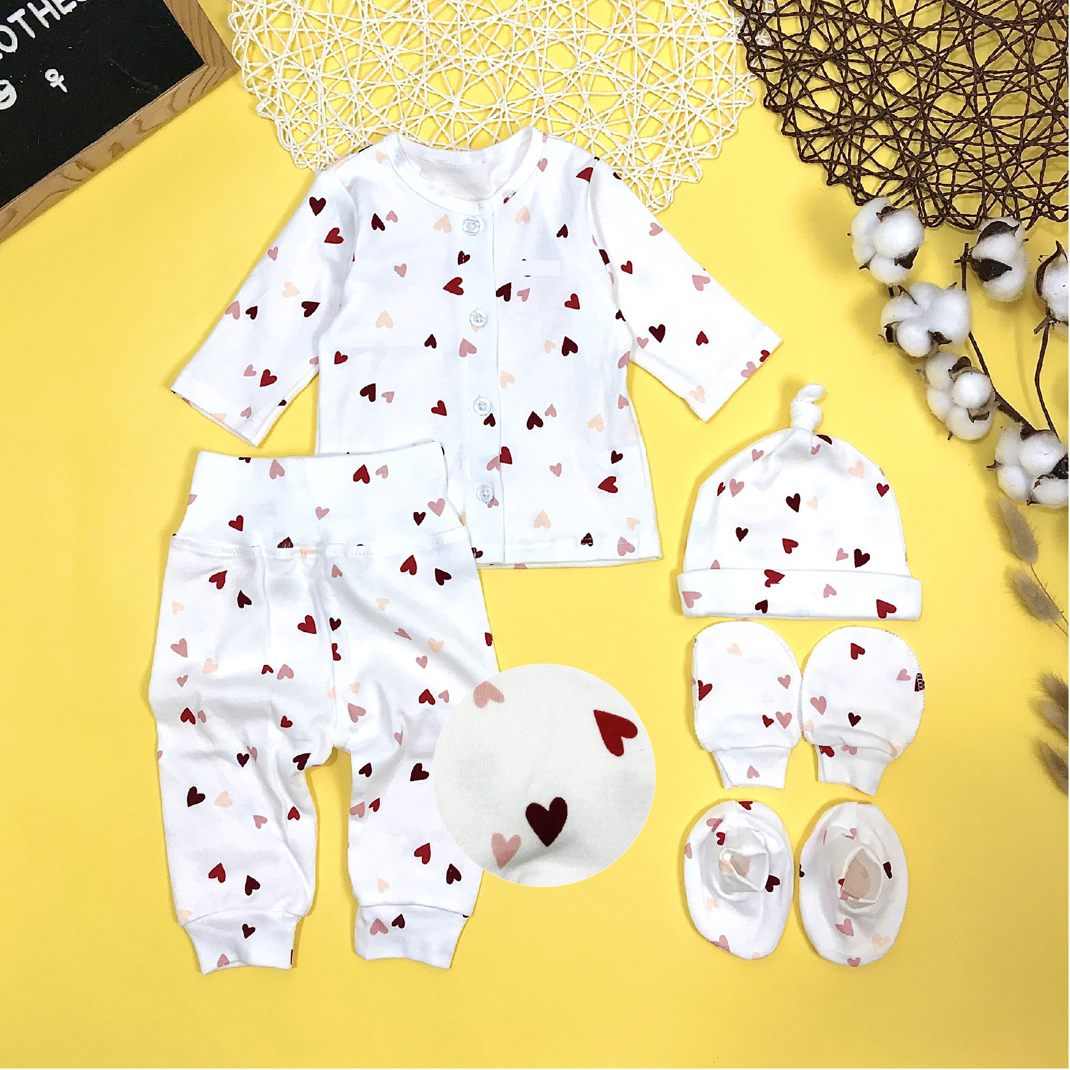 Set quần áo sơ sinh 0-3m cotton borip xuất họa tiết tim đỏ mềm