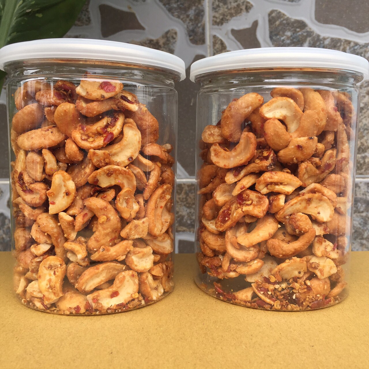 COMBO 2 HŨ HẠT ĐIỀU RANG TỎI ỚT TLP - MỖI HŨ 250G