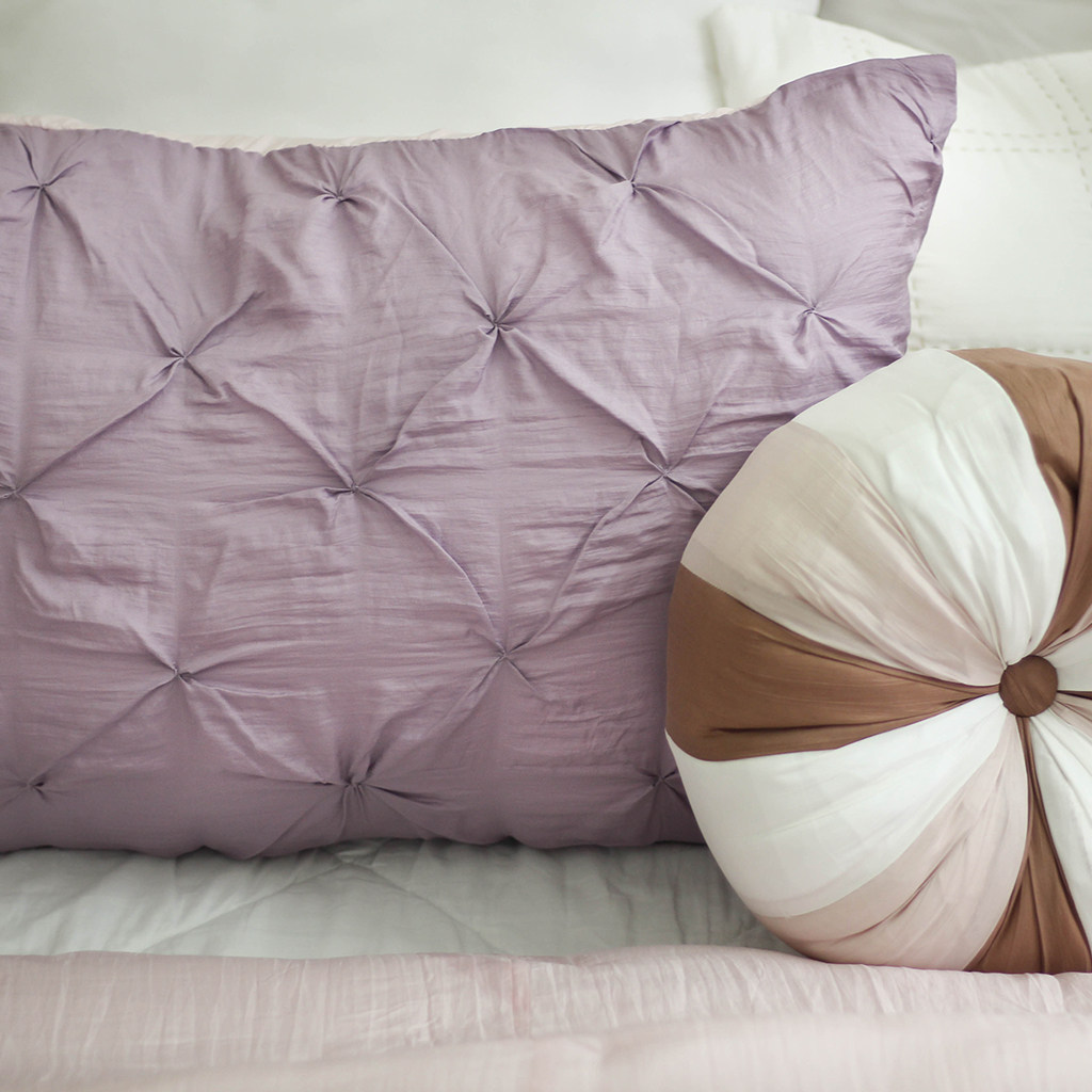Chăn Lụa Tơ Tằm Khâu Tay Họa Tiết Hoa Dúm Kim Cương Màu Tím Lilac.