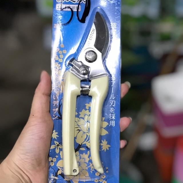 Kéo cắt tỉa cành cây