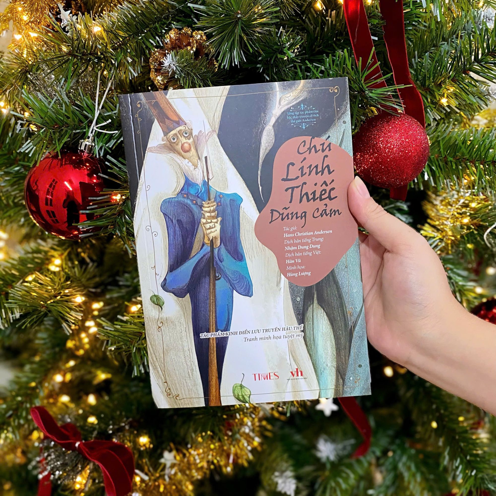 Tổng tập truyện cổ tích Andersen: Chú lính thiếc dũng cảm - TIMES - Andersen