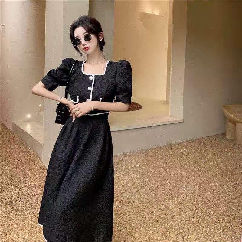 Set áo và chân váy thanh lịch