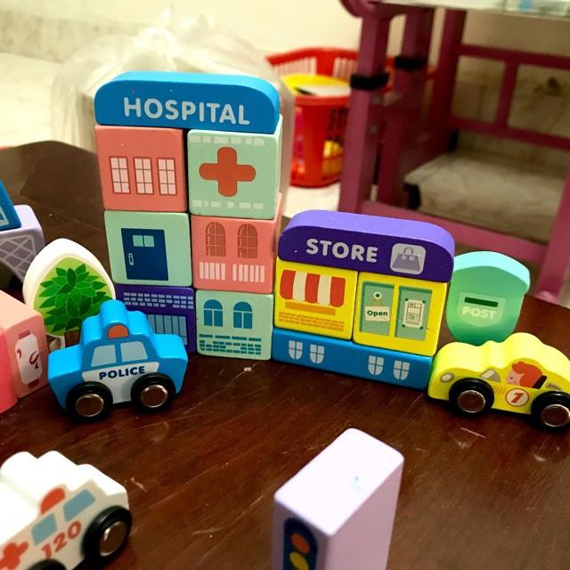 Đồ chơi Mô hình thành phố bằng gỗ có đế + xô