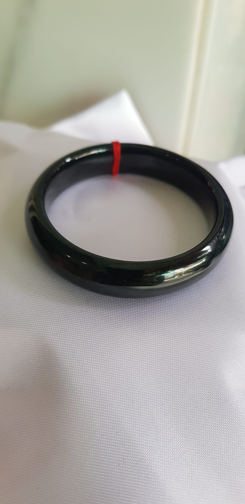 Vòng Cẩm Thạch Bản Hẹ Đen Sịn 50mm x cao 12mm x dầy 6,5mm Màu đen đều Nữ tay nhỏ 35kg - 49kg đeo Hợp nữ mệnh Thủy mệnh Mộc đeo ạ