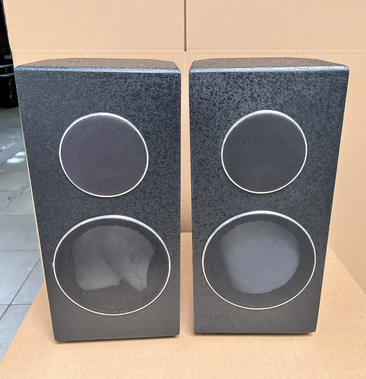 VỎ THÙNG LOA ĐỨNG 1 TẤC 6 VỎ SỬ DỤNG 1 BASS 16 VÀ 1 CHÉP 10 CM (GIÁ 1 CẶP) HÀNG CHÍNH HÃNG