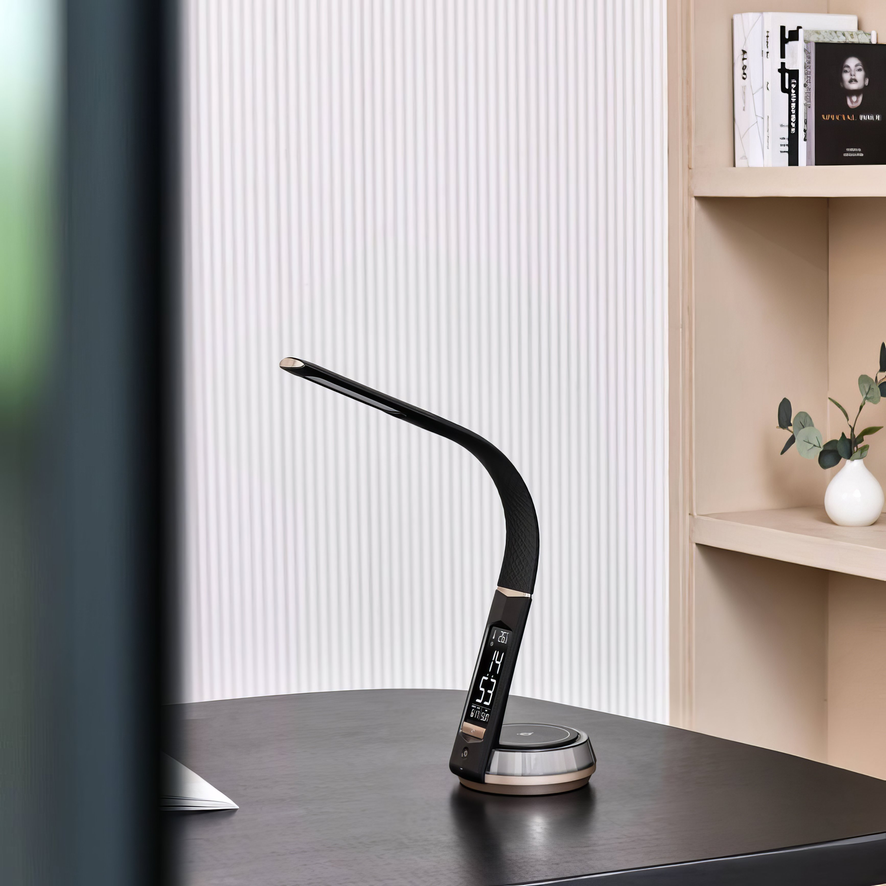 Đèn LED bàn đọc sách cảm ứng Wilit - tích hợp màn hình HD và Sạc không dây