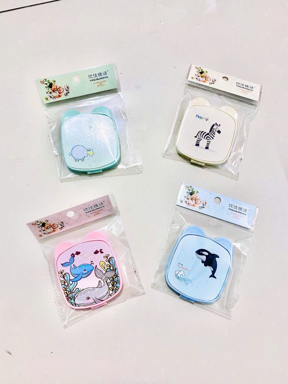 Gương Trang Điểm Mini Gấp Gọn Họa Tiết - Phù Hợp Mang Đi Mọi Lúc, Giao Màu Ngẫu Nhiên - HÀNG CHÍNH HÃNG MINIIN