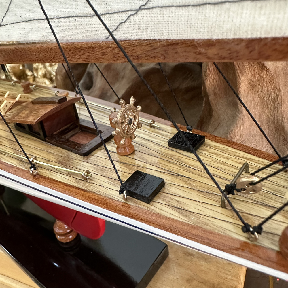 Mô hình thuyền gỗ trang trí du thuyền gỗ Shamrock V - Thân tàu dài 50cm - Sơn màu Trắng/Đỏ