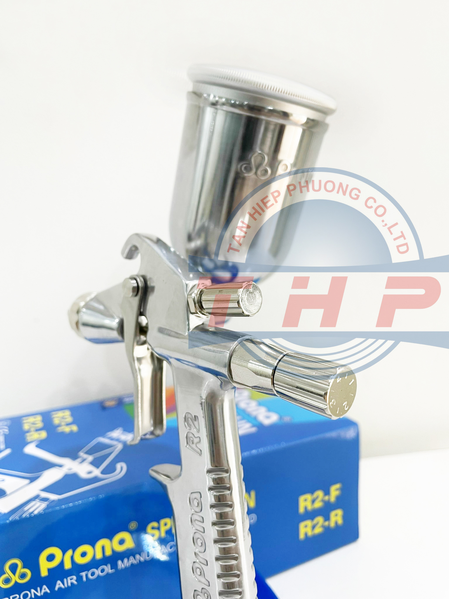 Dụng cụ phun sơn dùng hơi PRONA R2-F + cốc nhôm RC-51