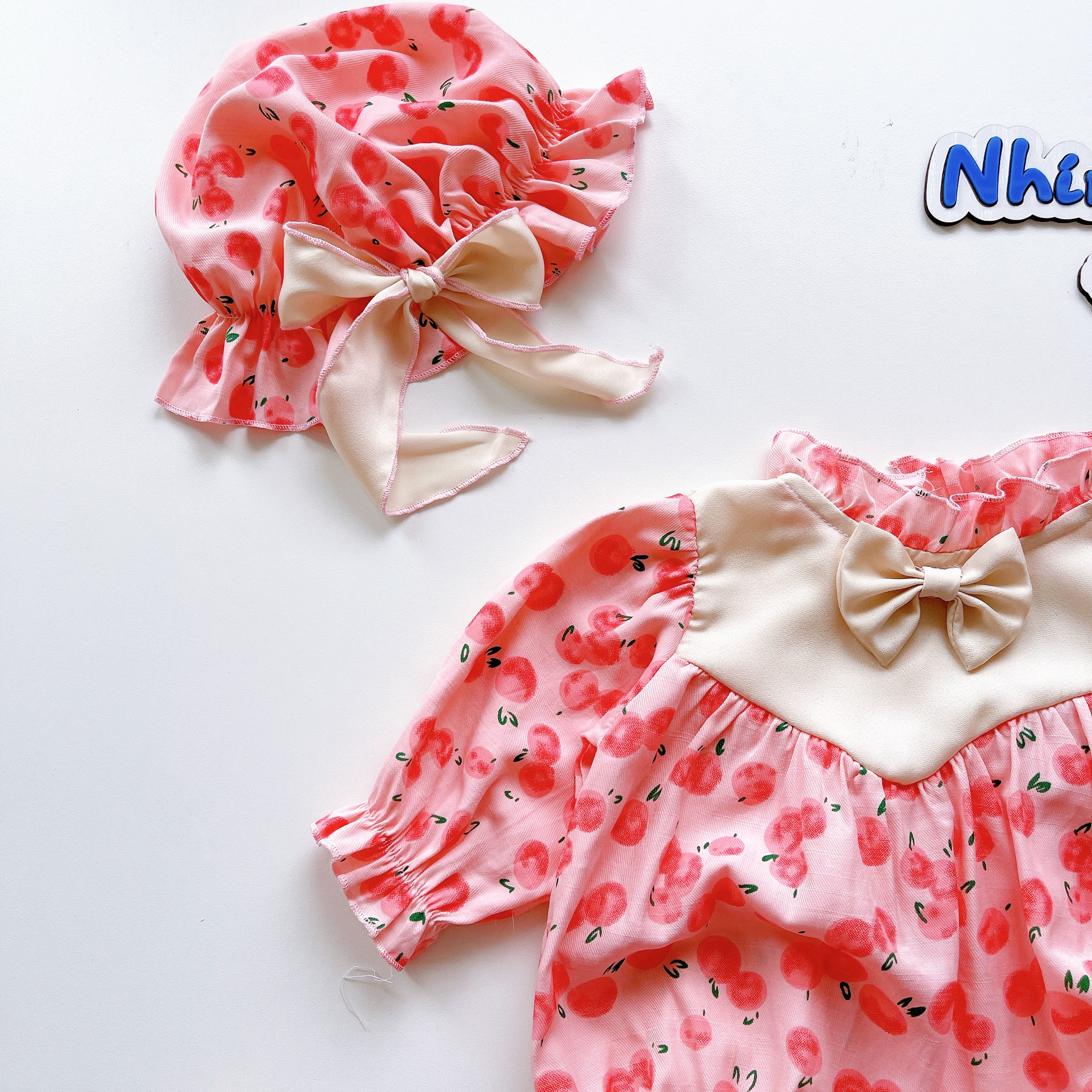 Body mũ hồng bé gái sơ sinh đến 12kg, Bodysuit phối hoa kèm nón và giày siêu cưng