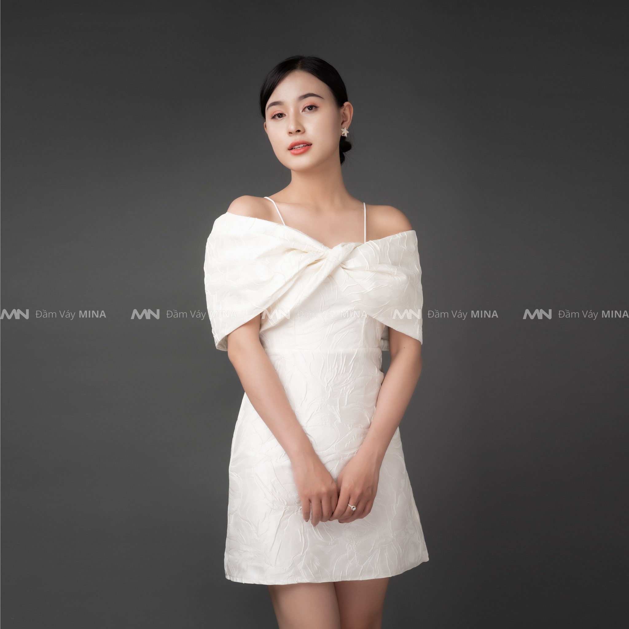 Đầm gấm trắng | Đầm hai dây trễ vai nơ | Đầm ôm body dự tiệc đi chơi siêu đẹp - MN148 - Đầm Váy Mina
