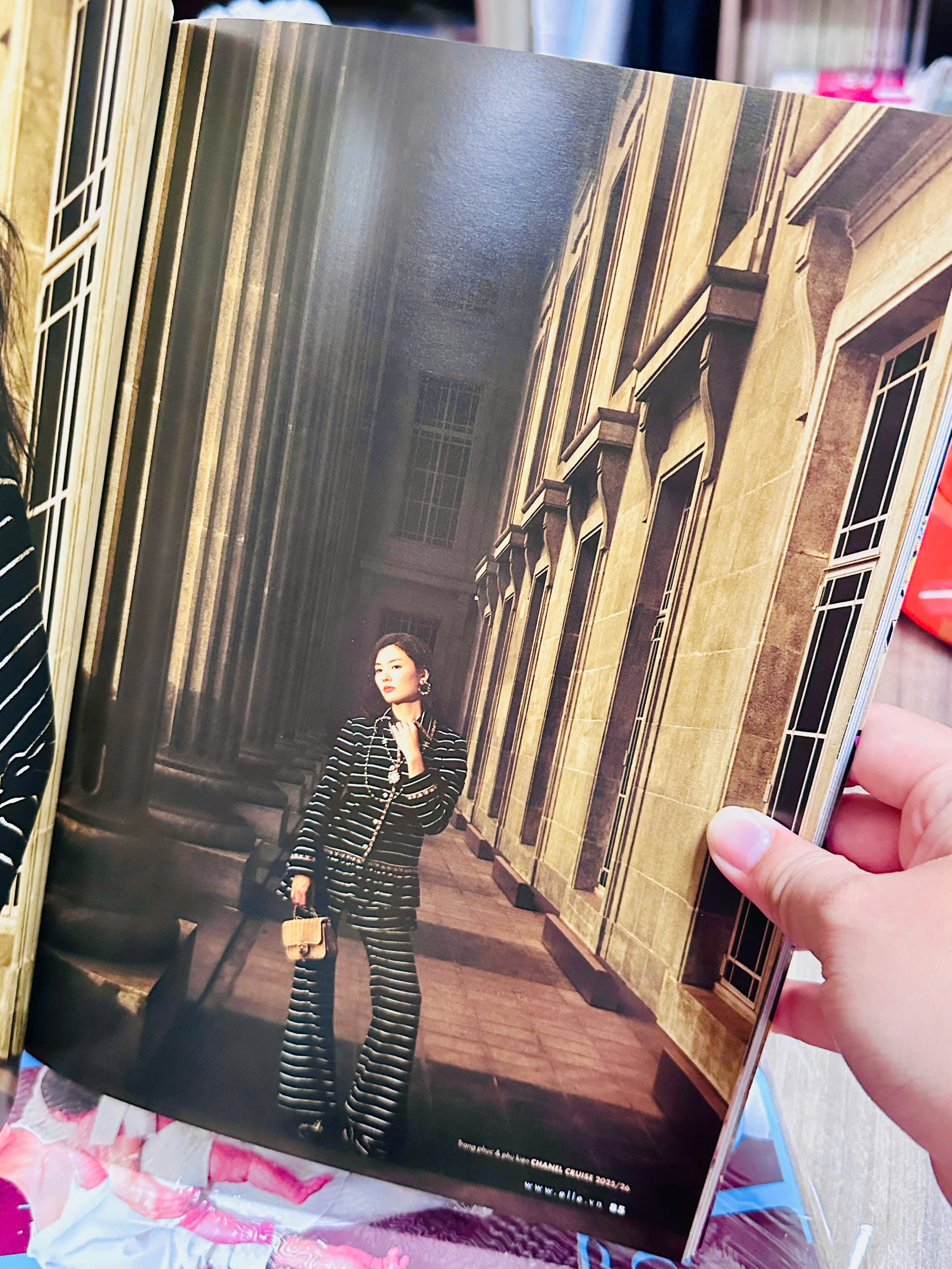 Tạp Chí Phái Đẹp Elle - 15 Years Of Love 2025 - Bìa Người Mẫu Du Yue [Bìa 2-Ngồi]