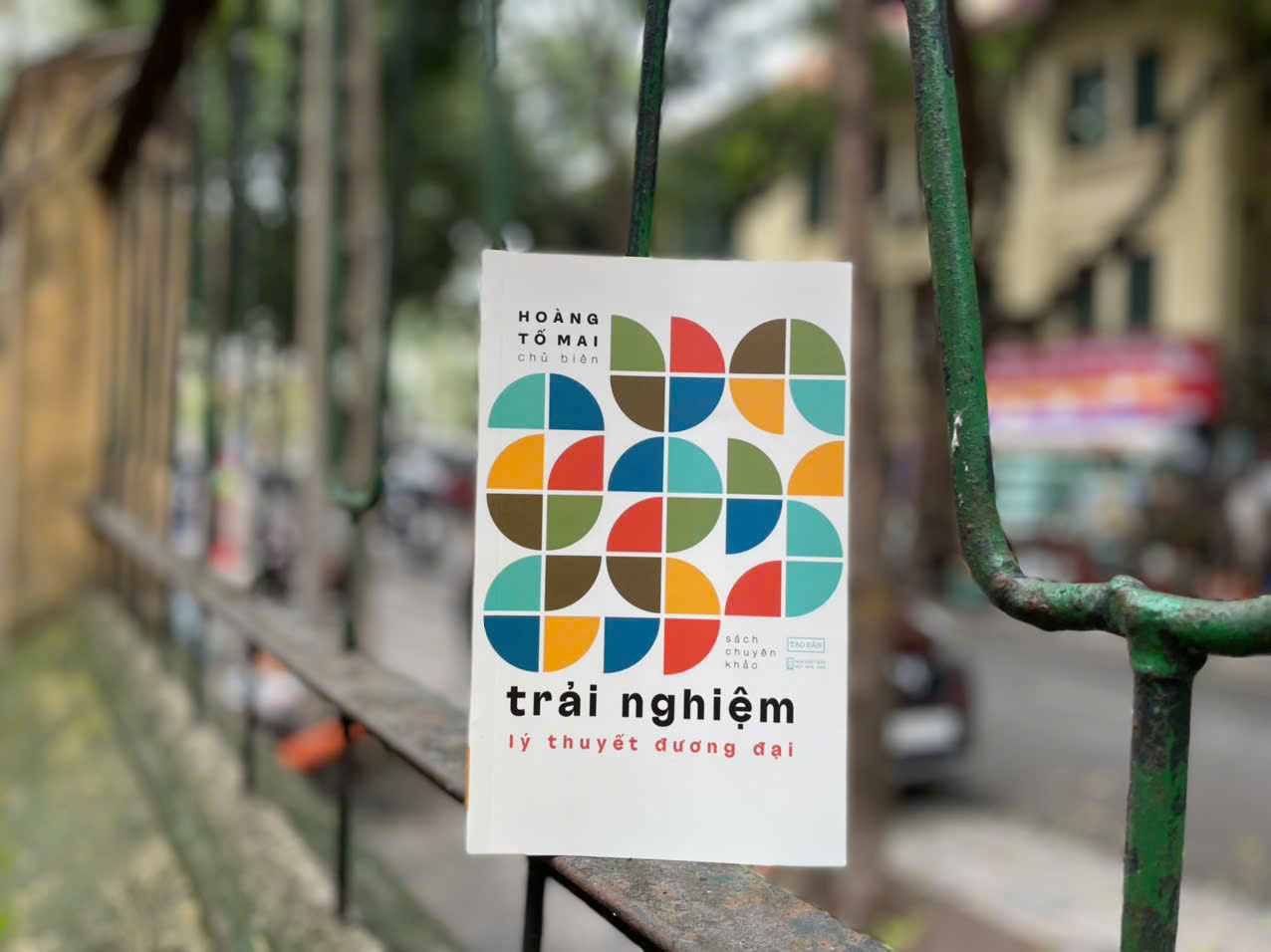 [Sách] Trải Nghiệm Lý Thuyết Đương Đại - Hoàng Tố Mai chủ biên - Sách Tao Đàn