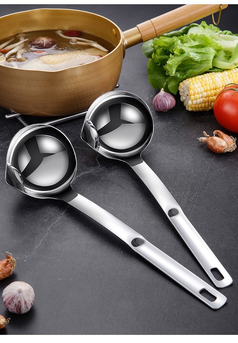 Muôi inox lọc dầu mỡ, tách dầu mỡ đồ dùng bếp tiện lợi