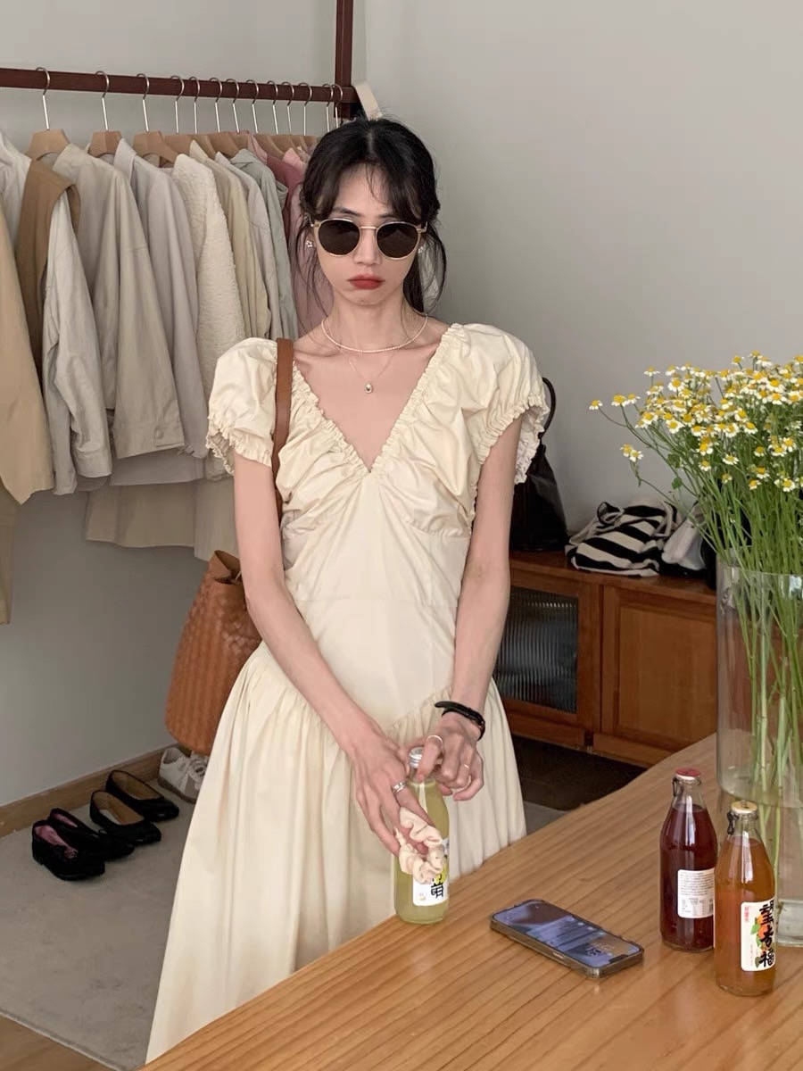 Đầm cổ v nhún vai dáng dài ulzzang