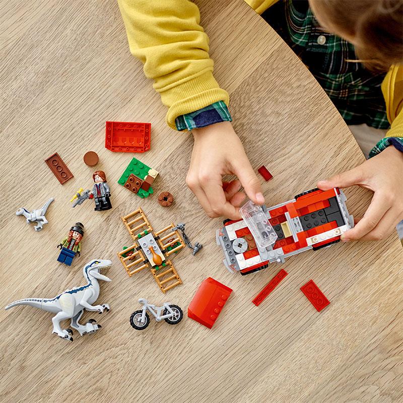 Đồ Chơi LEGO Truy Bắt Khủng Long Velociraptor Blue & Beta 76946