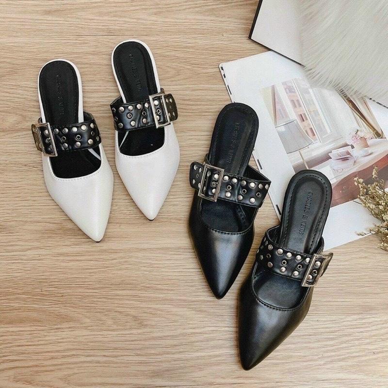 Giày sục da mịn đai lỗ đinh đen trắng đế bệt