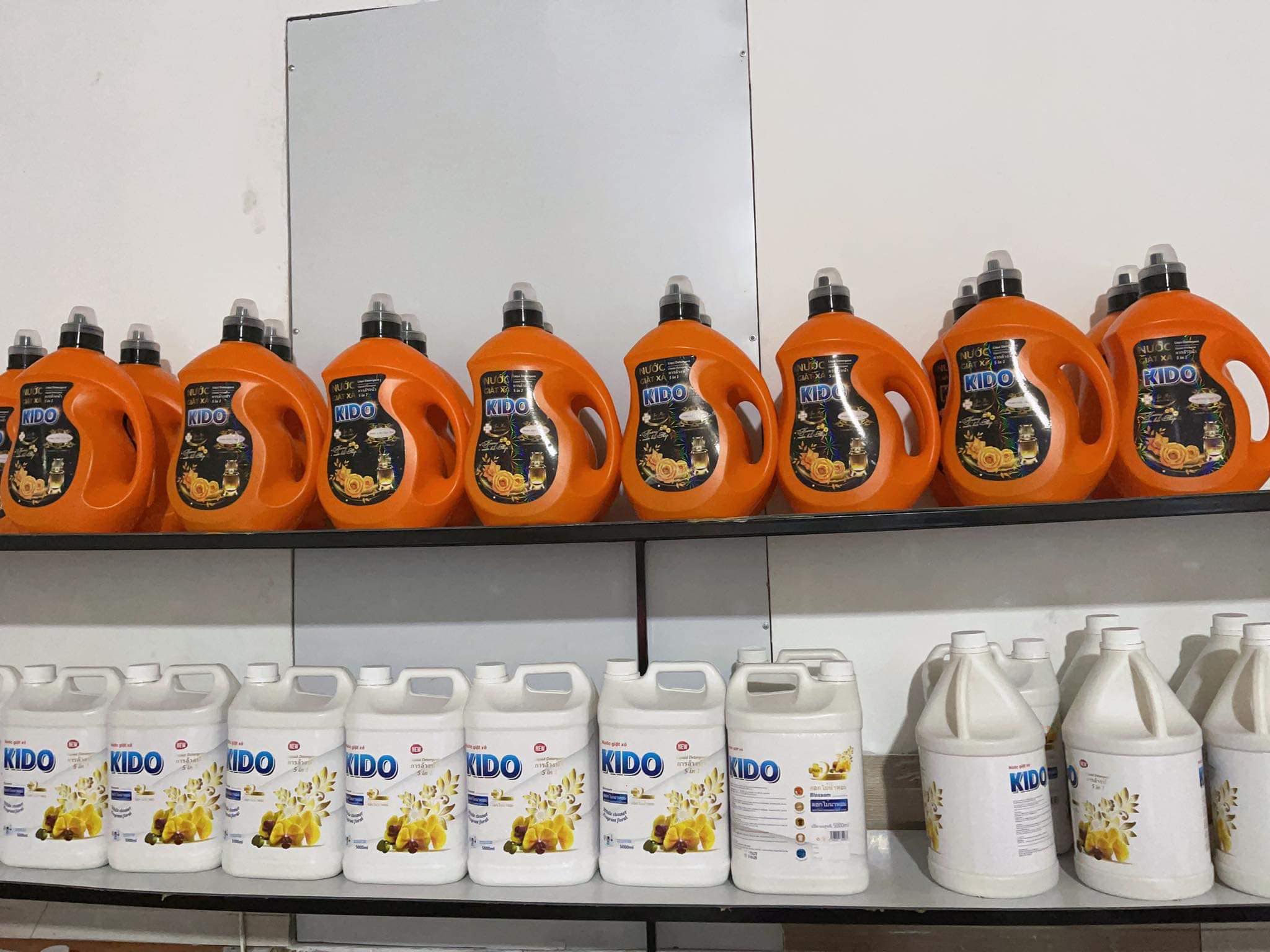 Nước Giặt Xả Quần Áo KIDO Hương Nước Hoa Pháp 3,5 lít (vàng) - Toả hương thơm ngát