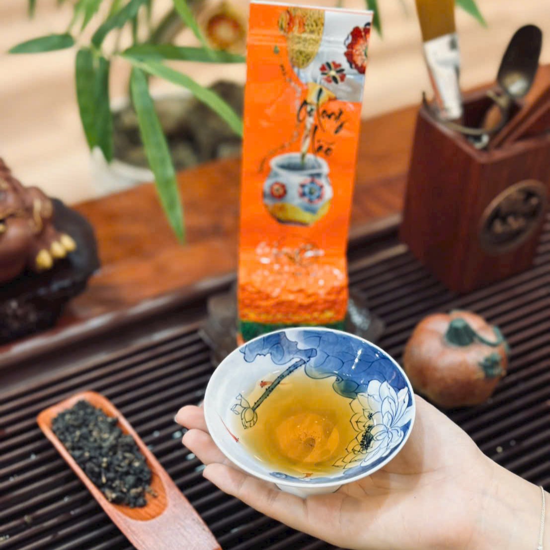 TRÀ Ô LONG LÃO - TRÀ NGỦ NGON - ĐẸP DA - QUÀ TẶNG Ý NGHĨA - ORGANIC OOLONG TEA - 100g