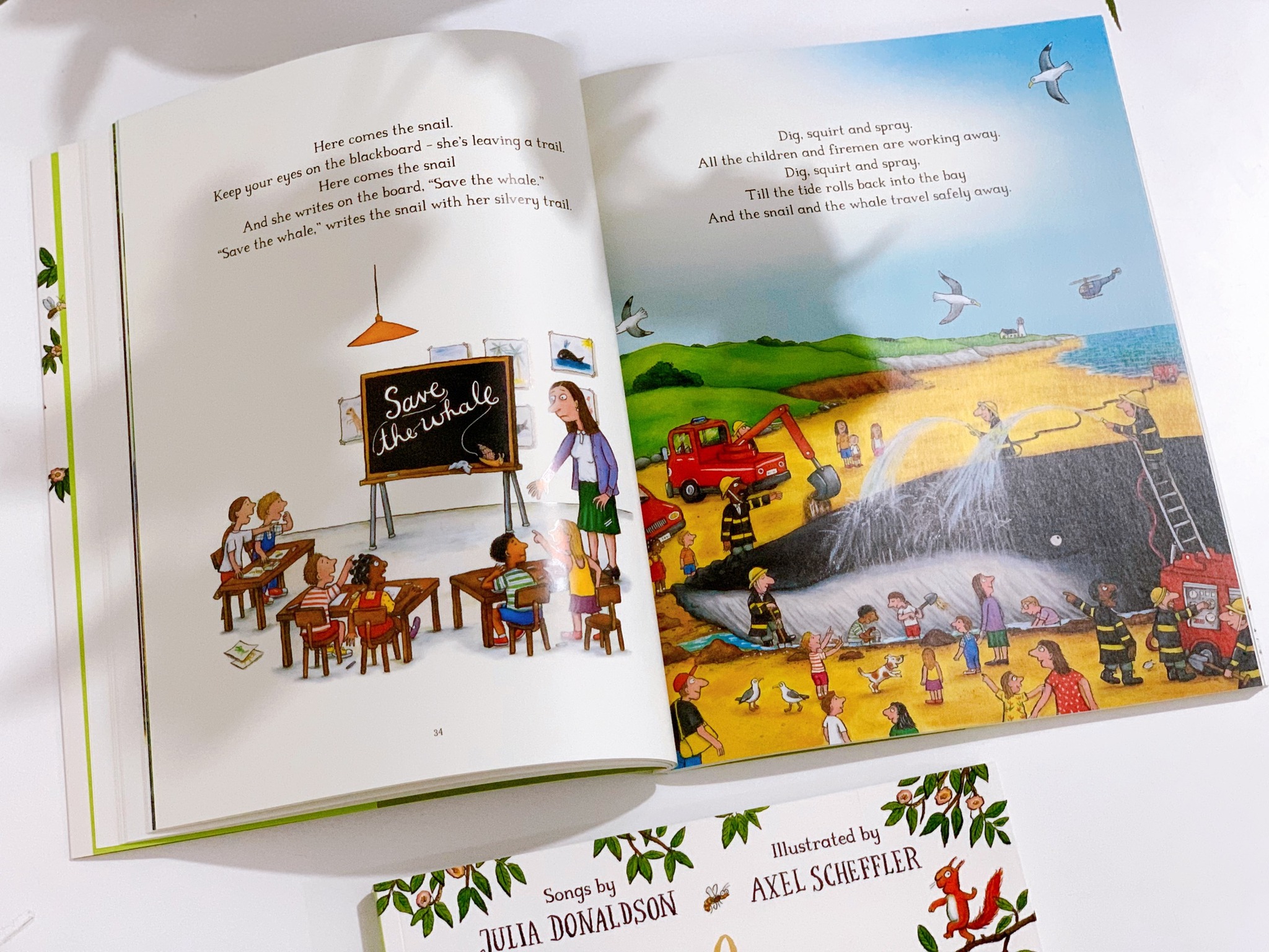 A Treasury of Songs : Book and CD Pack