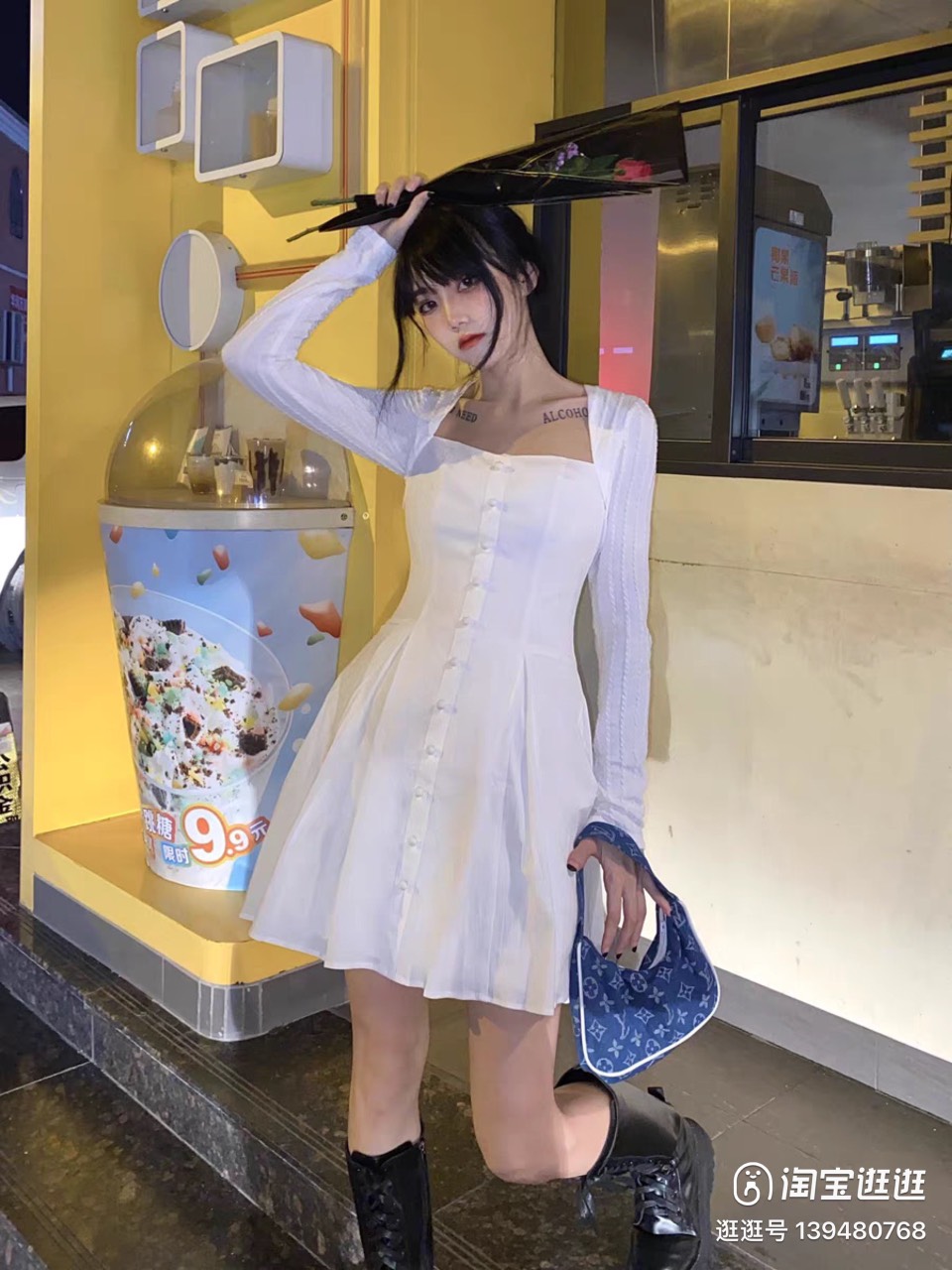 Đầm xoè tay dài xớ gỗ cổ vuông dự tiệc