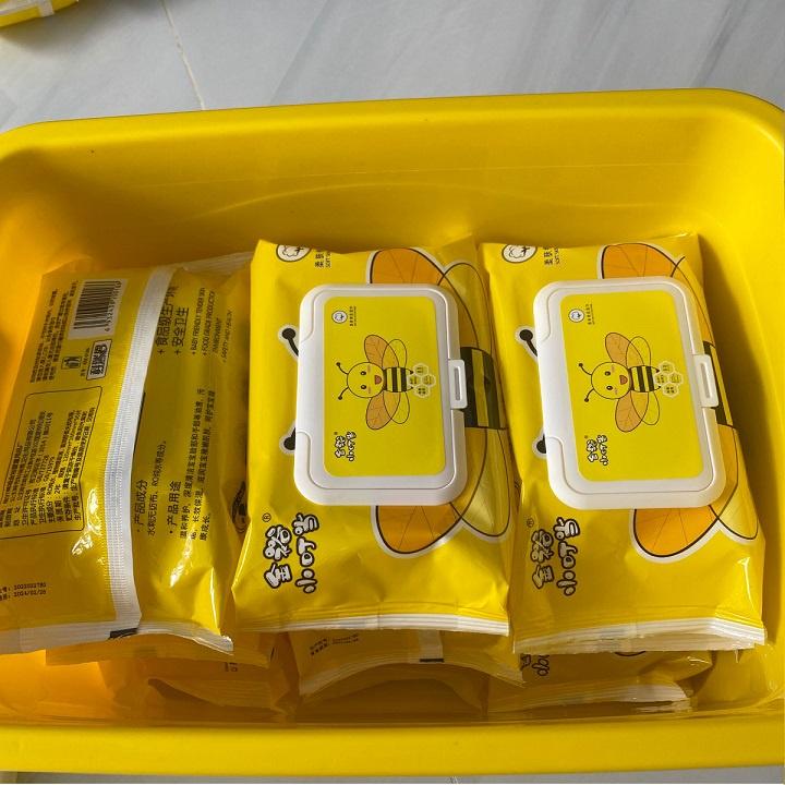 Combo 10 gói khăn giấy ướt vịt vàng , không cồn, không chất bảo quản, an toàn cho trẻ em