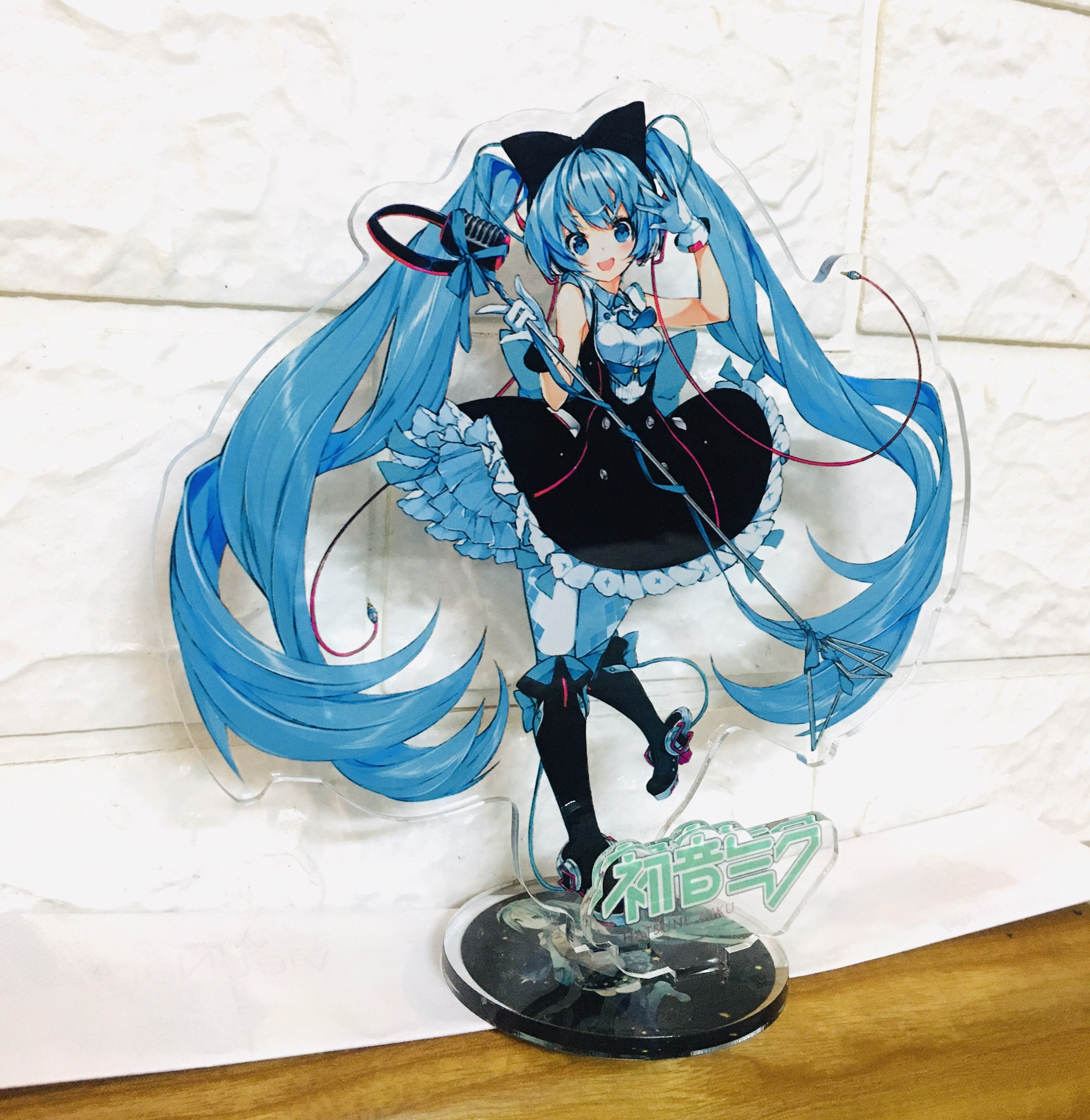 Standee tượng mica trong Hatsune Miku