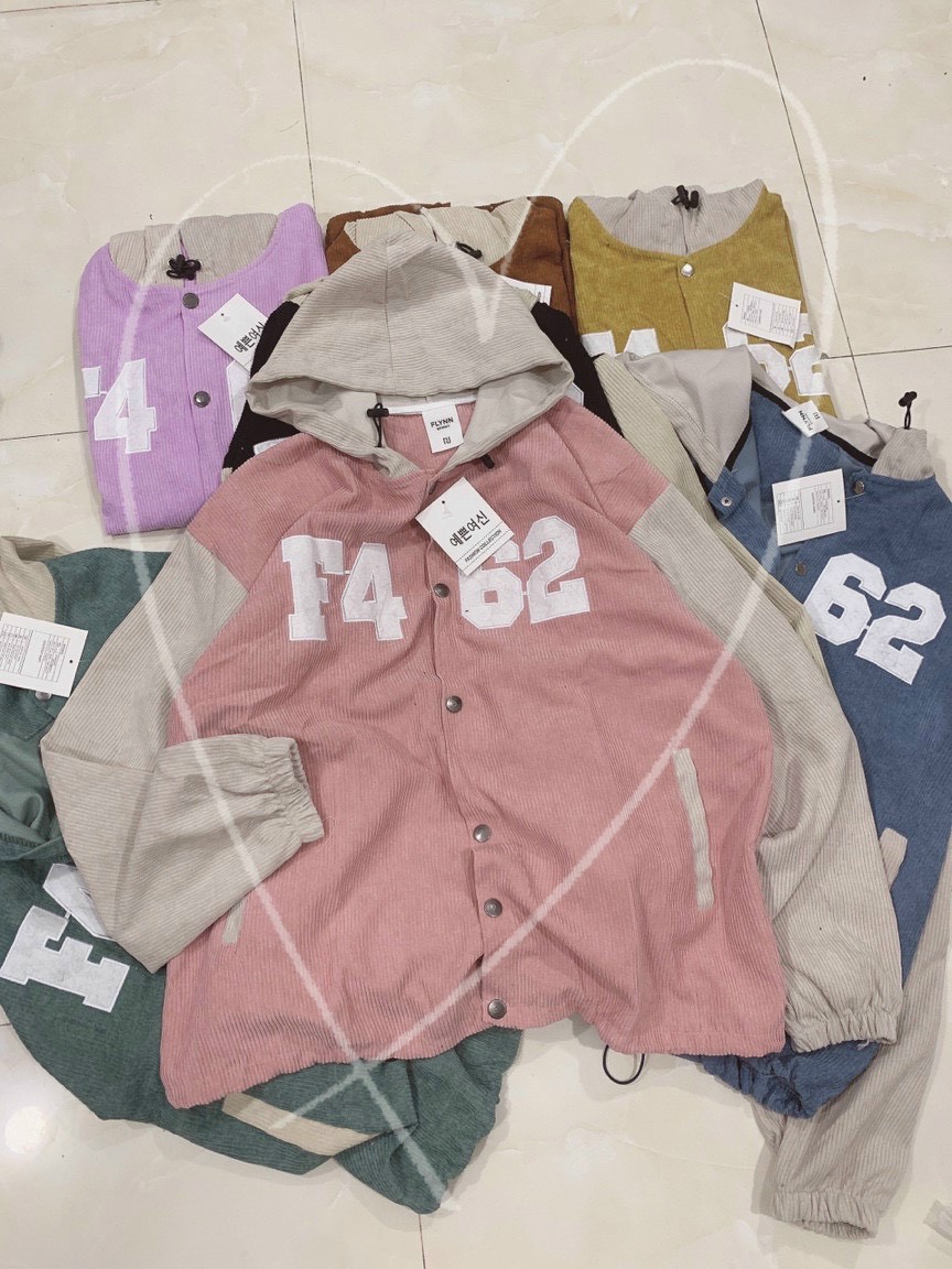 Áo Khoác Nhung Kaki Kiểu Bomber Unisex Có Nón Mũ Thêu F462 Nút Bấm - Nam Nữ Teen hàn Quốc Mặc Đẹp