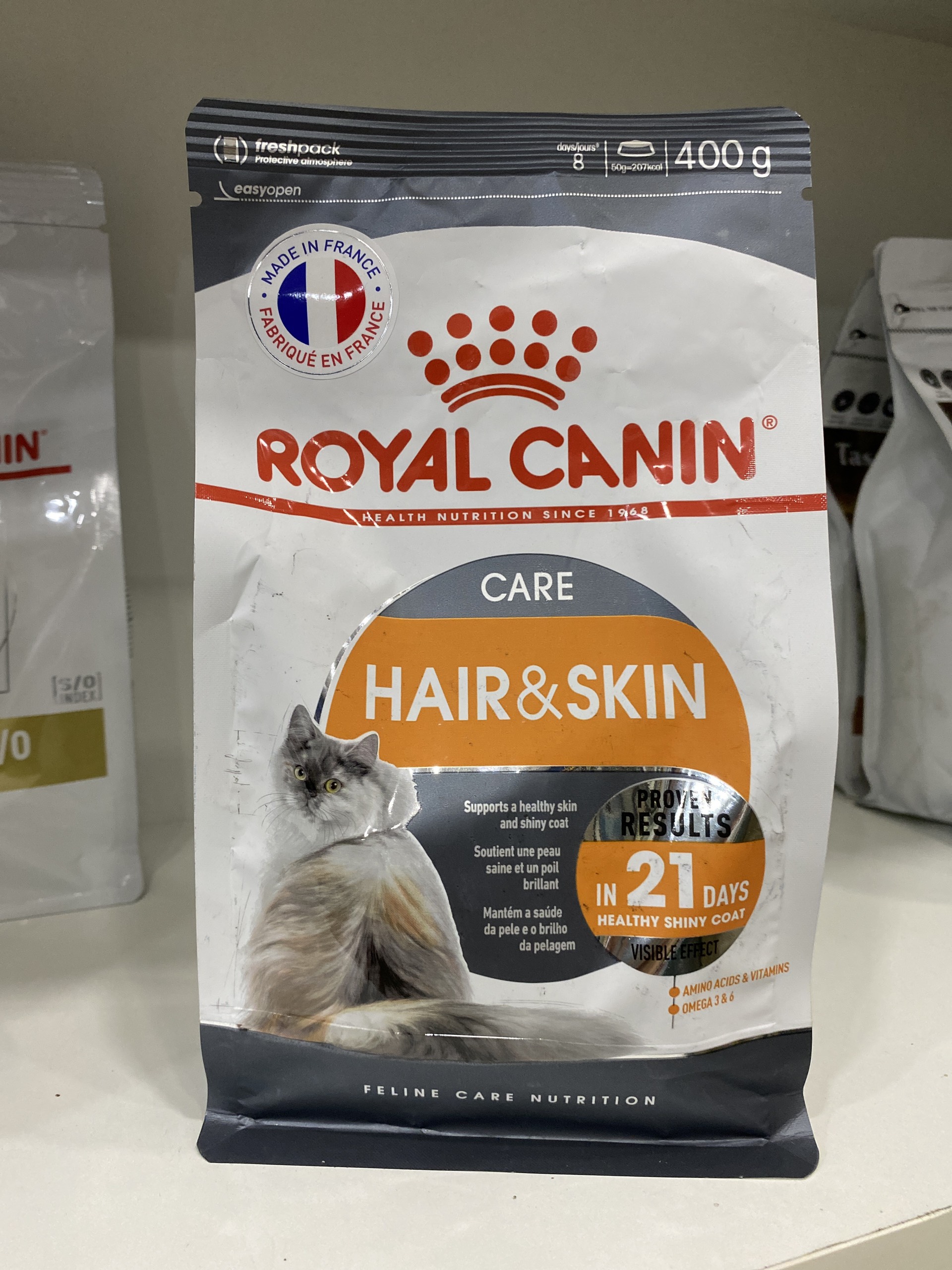 ROYAL CANIN CHĂM SÓC DA VÀ LÔNG-HAIR & SKIN DRY CAT FOOD