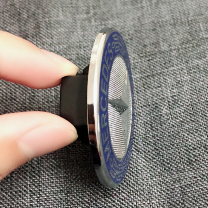 Logo nắp capo đầu xe ô tô Mercedes W204