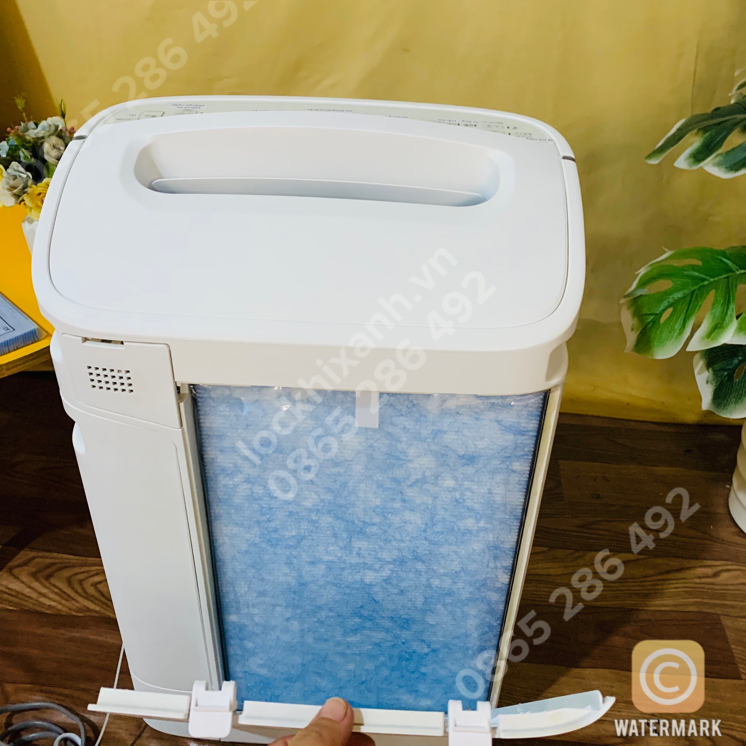 Máy lọc không khí giá rẻ Sharp KC 45-50 hiển thị độ ẩm, bù ẩm, khử khuẩn, lọc bụi mịn, màng lọc thay mới