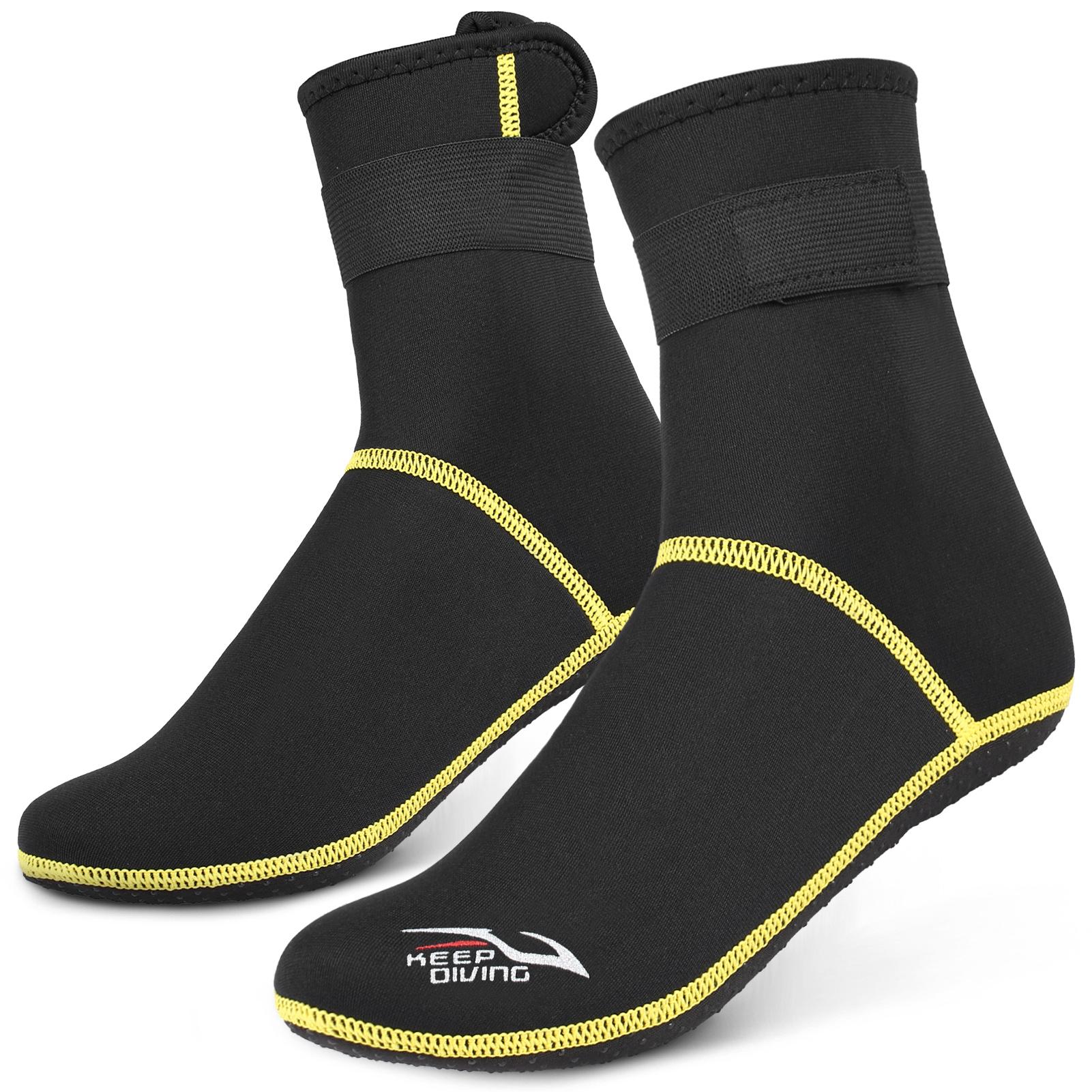 Cặp vớ lặn bằng Neoprene 3mm chất lượng cao, siêu nhẹ và thoải mái,Có thể điều chỉnh độ chặt bằng băng dính cố định, phù hợp với môi trường cát, gồ ghề hoặc trơn trượt