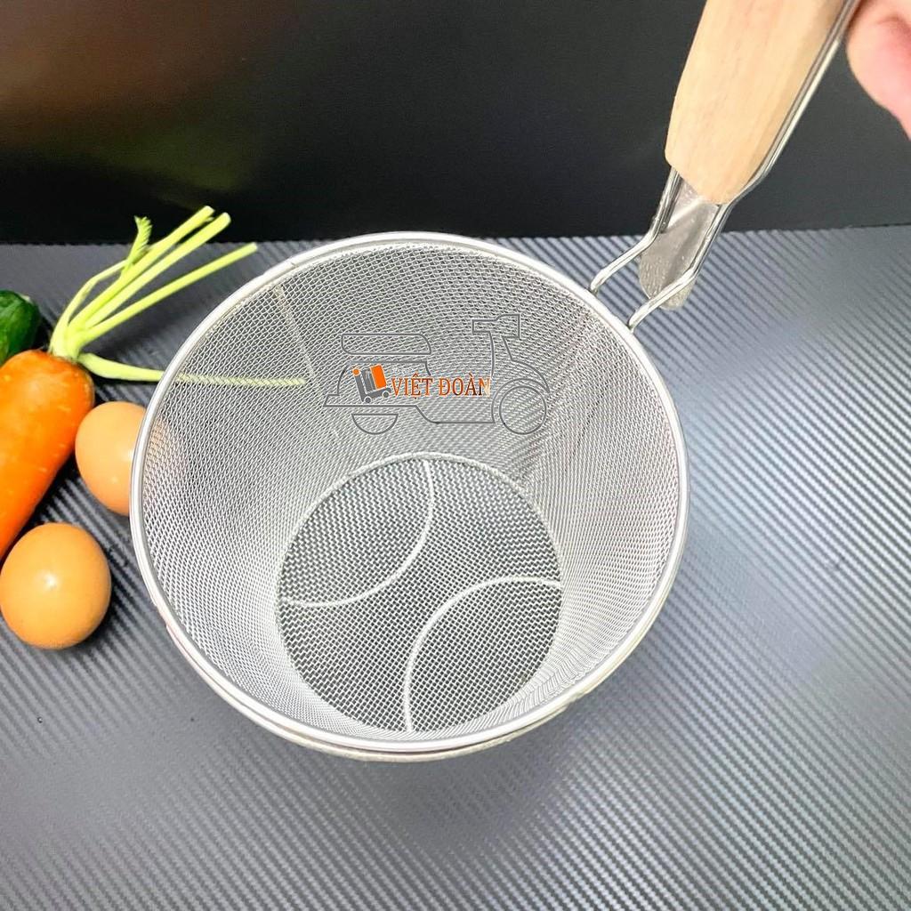 Vợt Trụng Hủ Tiếu, Mì - Sâu Lòng, INOX KHÔNG RỈ- LƯỚI DÀY MỊN, CÁN GỖ CHẮC CHẮN- 3 SIZE