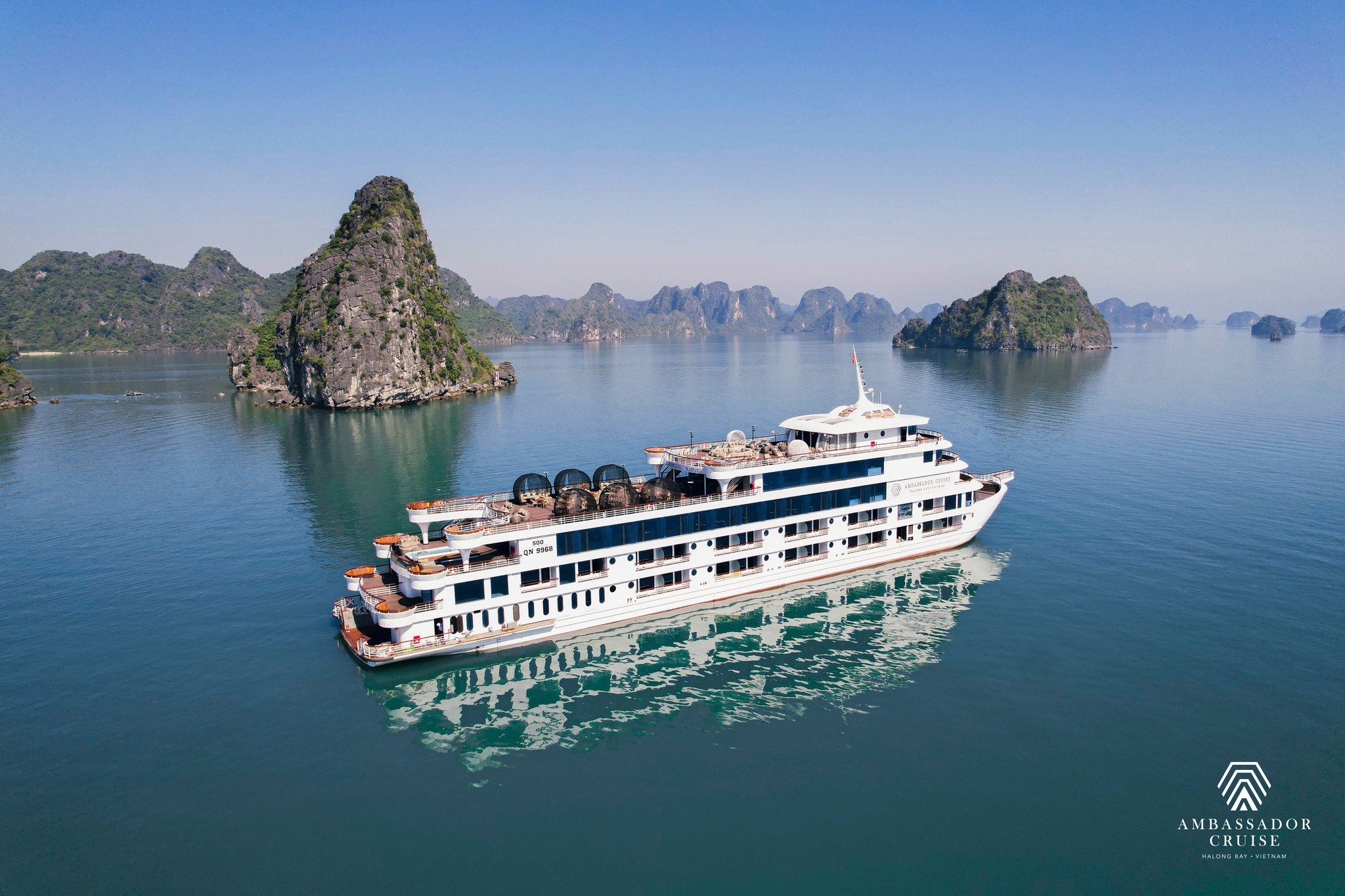 Tour du thuyền Ambassador 5 sao thăm vịnh Hạ Long 8 tiếng