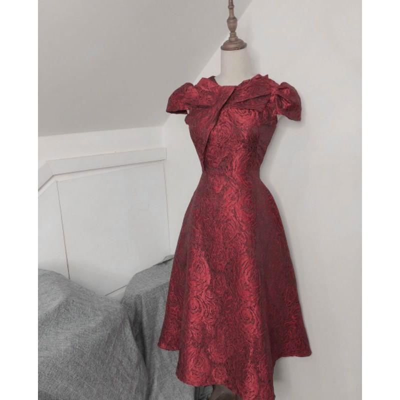 ĐẦM GẤM NƠ CỔ