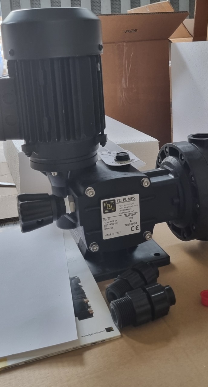 Bơm định lượng hóa chất NaOH, H2SO4, Javen, Polymer - FGM252B, lưu lượng tối đa 252 lít/giờ, công suất 0.37 kW