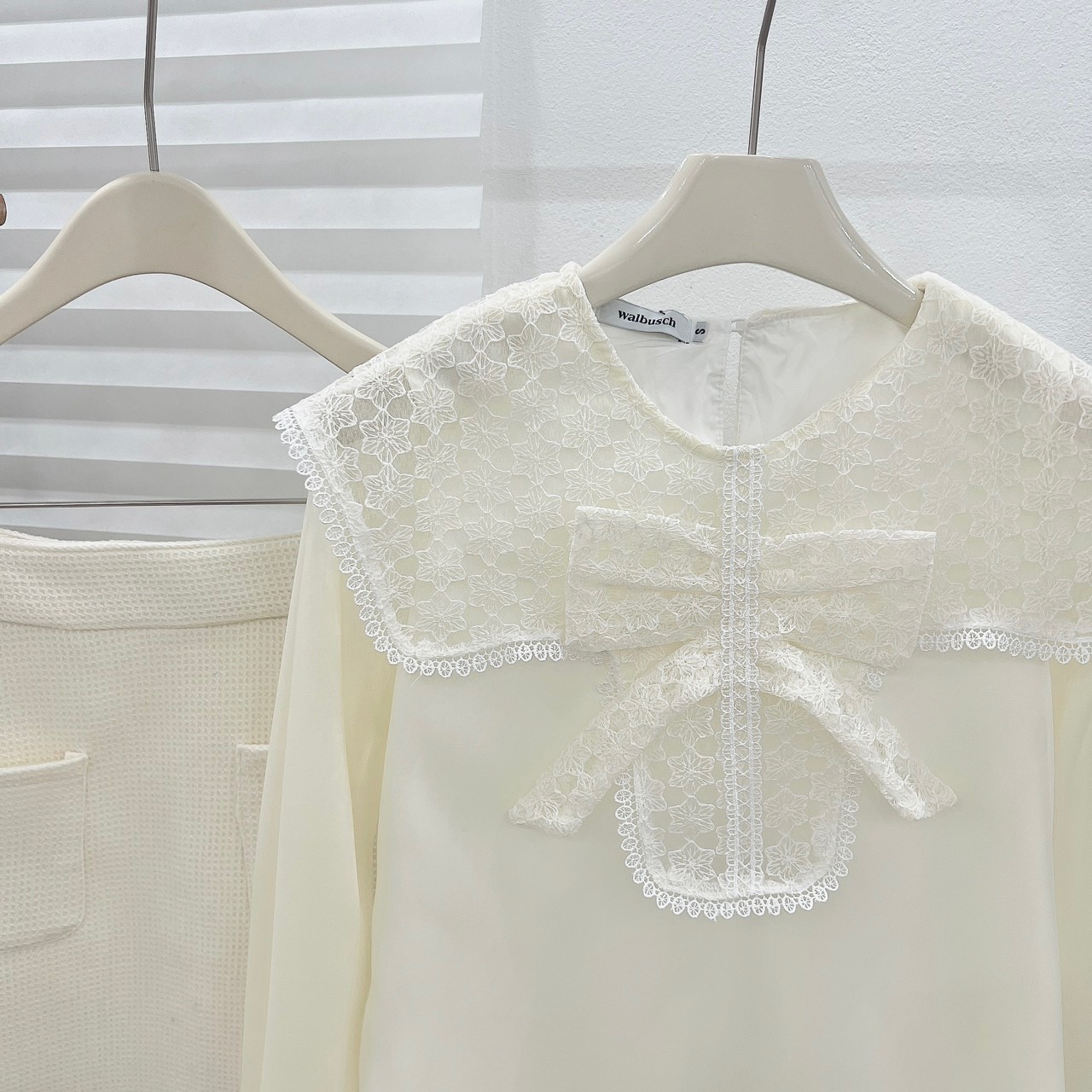 Set áo voan phối ren nơ ngực kèm chân váy chữ a