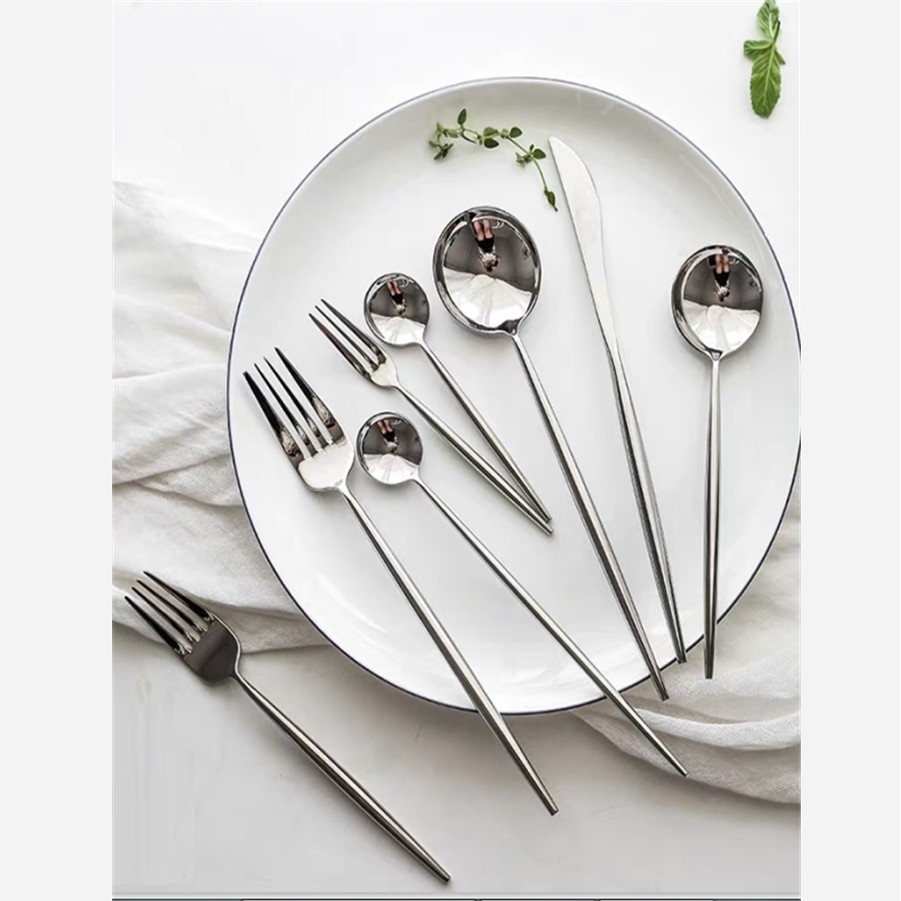 Bộ dao, thìa, dĩa inox mạ vàng phong cách Châu Âu dày dặn, sáng bóng, tiện dụng