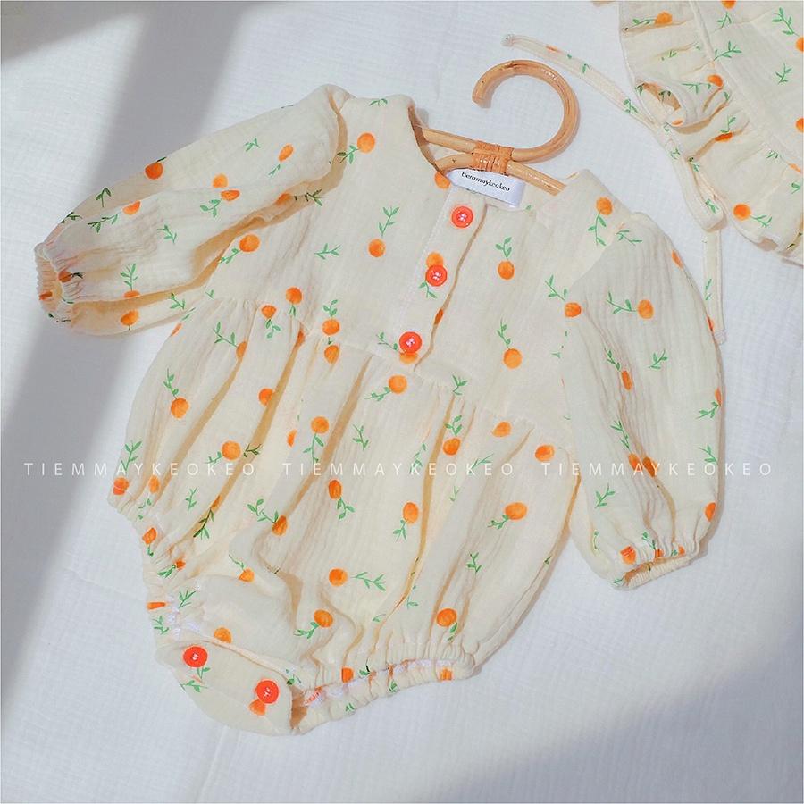 Body chip cho bé gái xô muslin mềm mại loại 1, họa tiết trái quýt, body chip tay lỡ, set có kèm mũ Tiemmaykeokeo