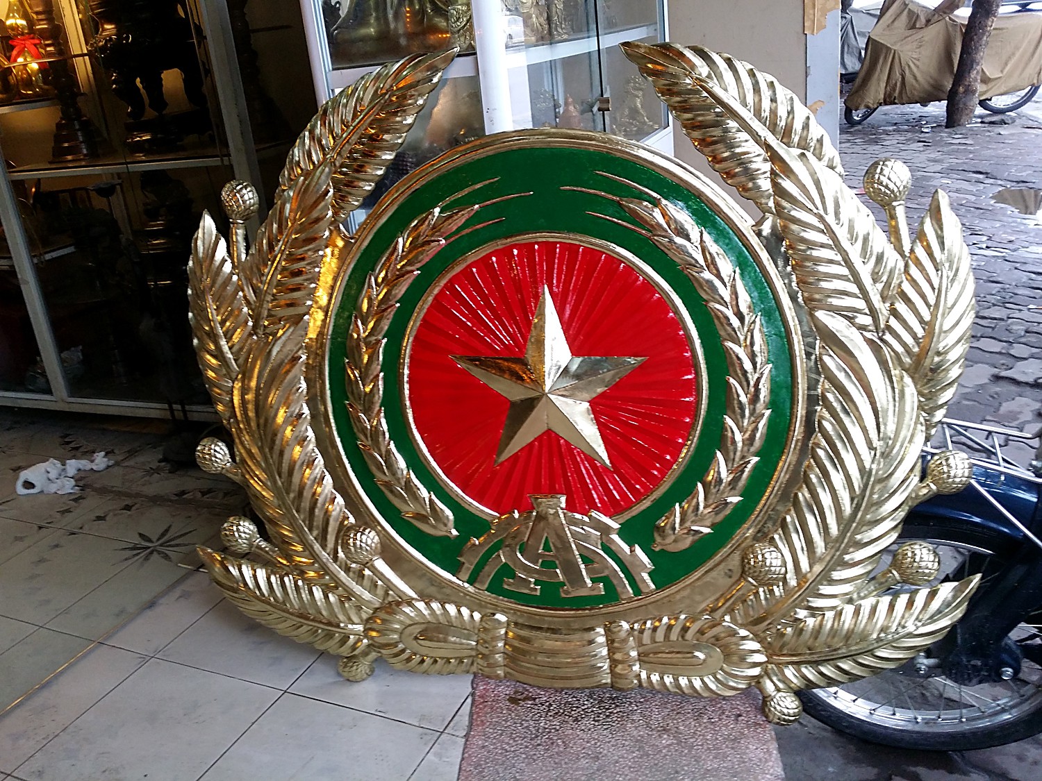 Huy hiệu bằng đồng 40 x 50cm